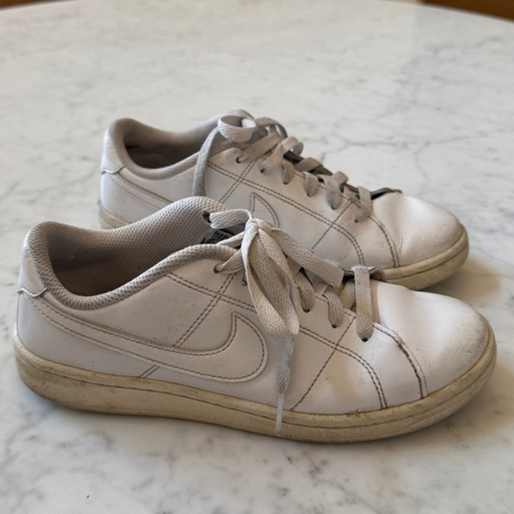 Nike Court Royale Womens White Sneakers Size 6 Low Top Casual Shoes